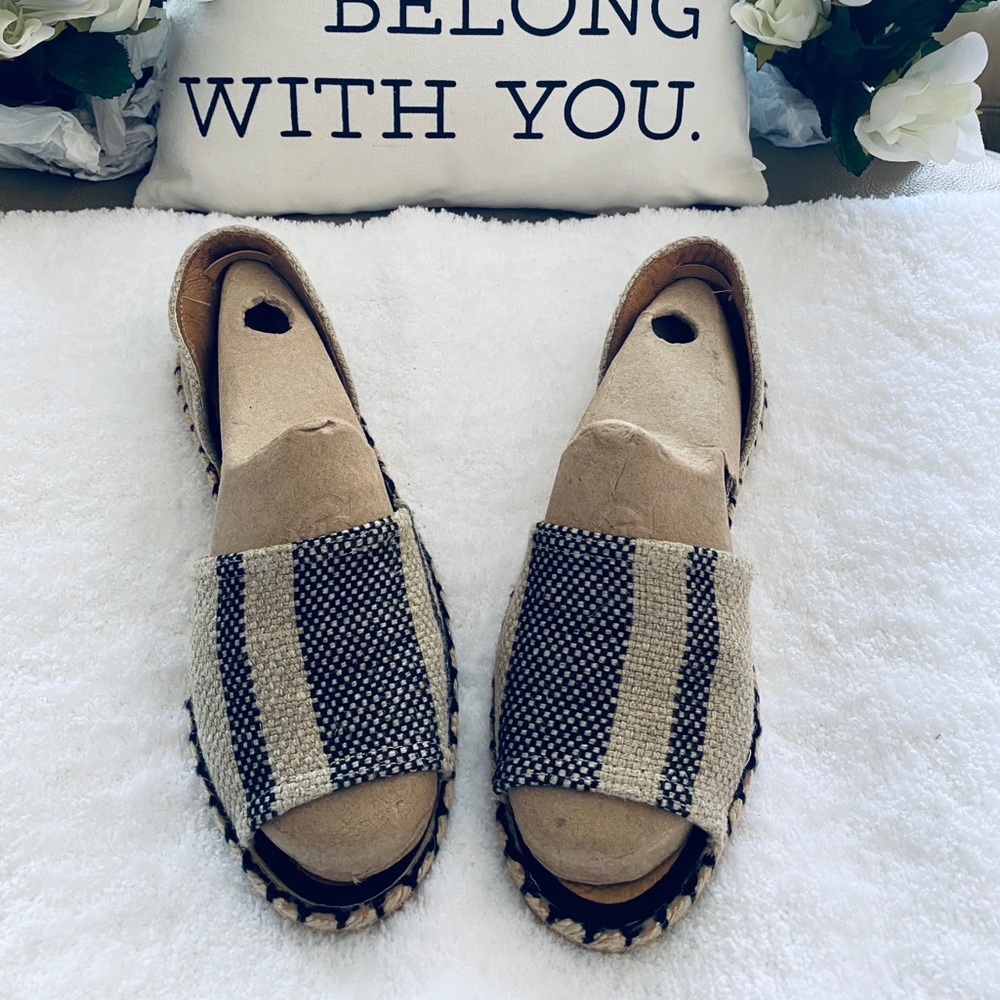 Espadrilles - Picture 4 of 4